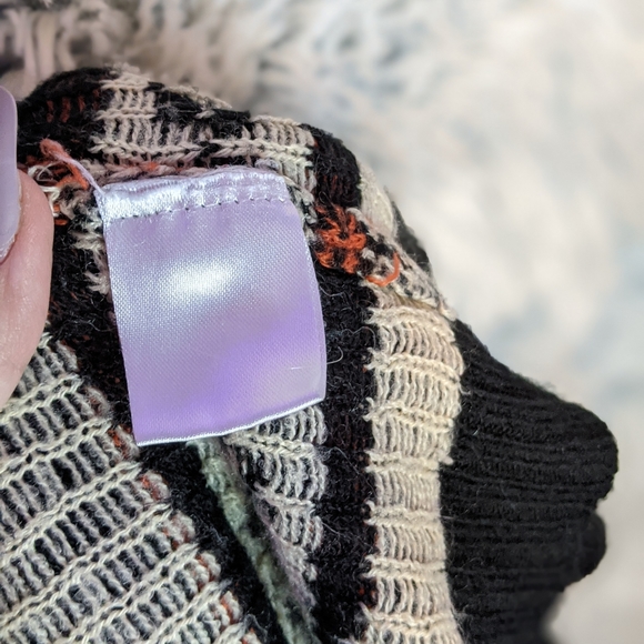 ๐ 2/$30 Roly Poly โ Women's Boho S / M Aztec Black Wrap Open Cardigan Sweater - Picture 8 of 8